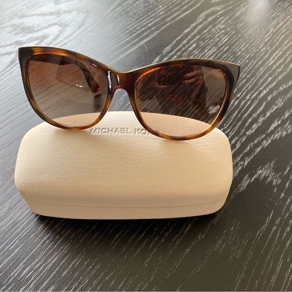 Michael Kors Gradient Sunglasses in Tortoise - Picture 3 of 8